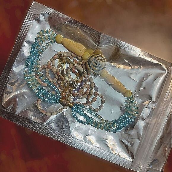 NWOT kid's aqua beaded bracelet & glasses chain - Picture 3 of 4